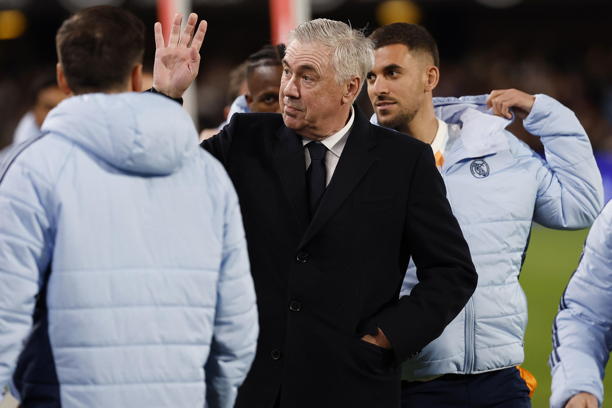 更为球迷提 更为球迷提